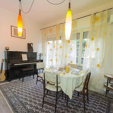 Fortyfourbandb Bed & Breakfast *